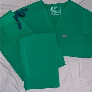 Figs EverGreen Scrub Set